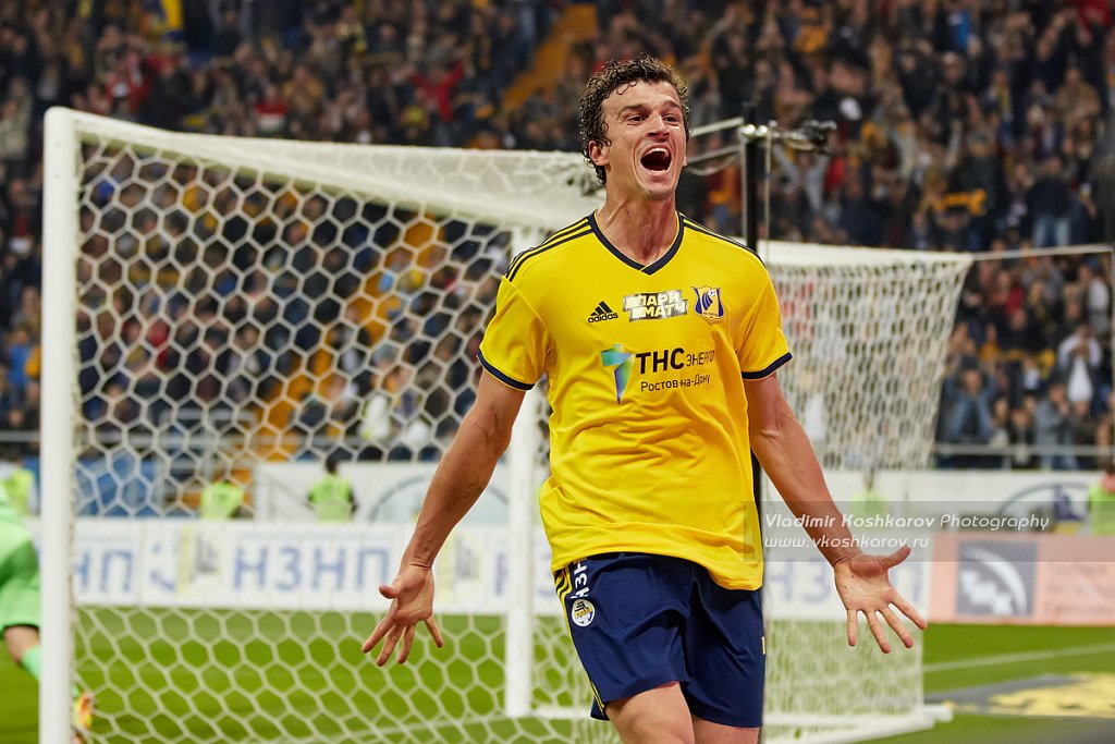 Roman Eremenko of FC Rostov celebrates his goal