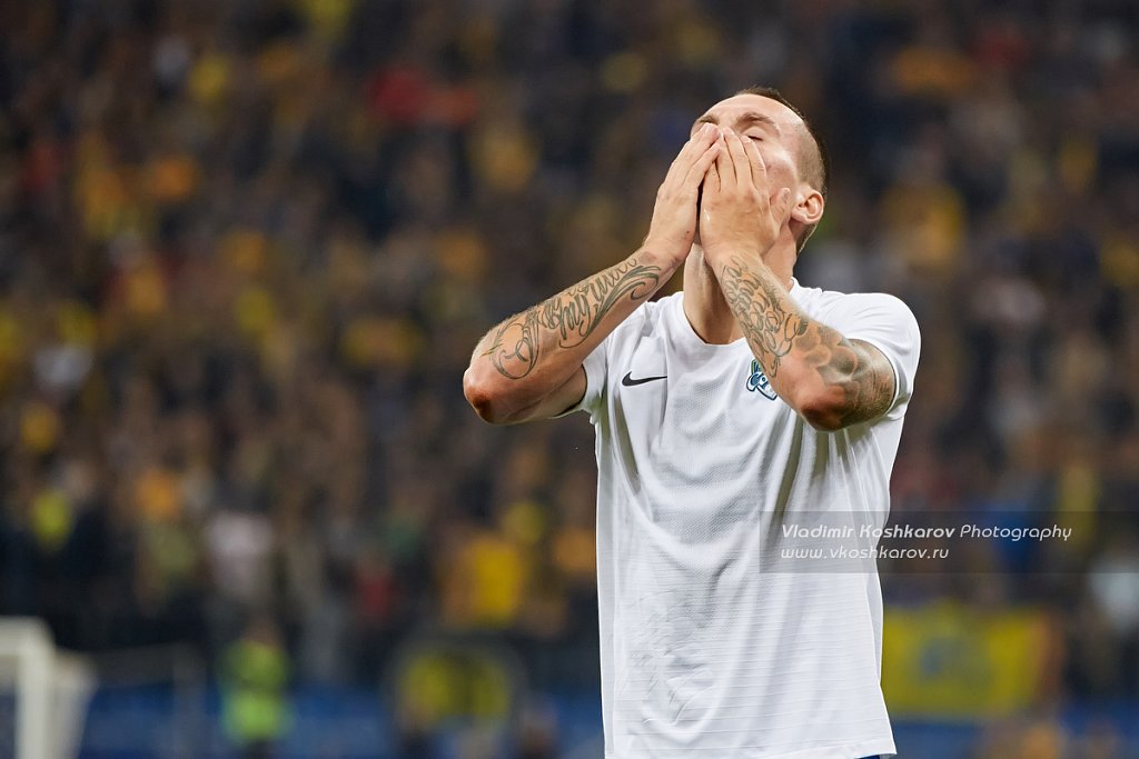 Anton Zabolotny of FC Sochi holding his head