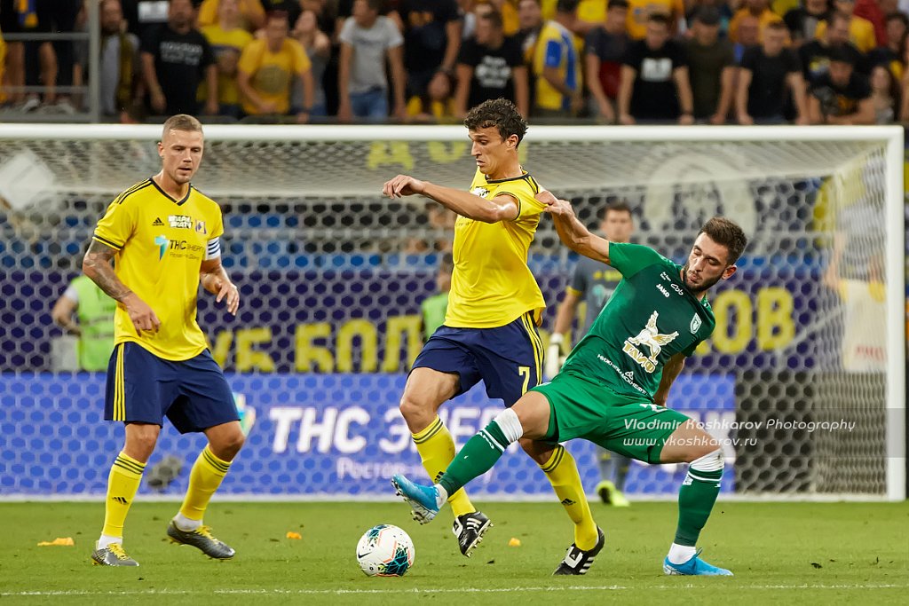 Roman Eremenko of FC Rostov in action