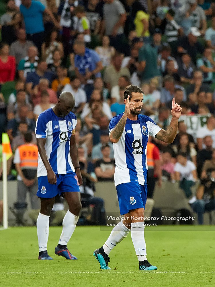 Sergio Oliveira of FC Porto celebrates his goal