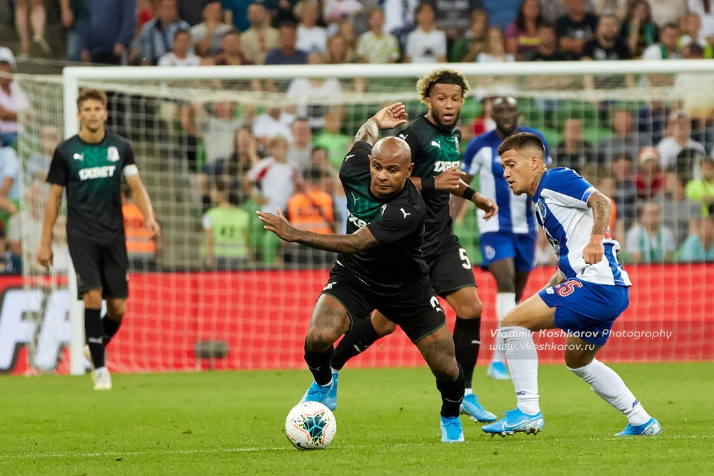 Ari, Ariclenes da Silva Ferreira of FC Krasnodar in action